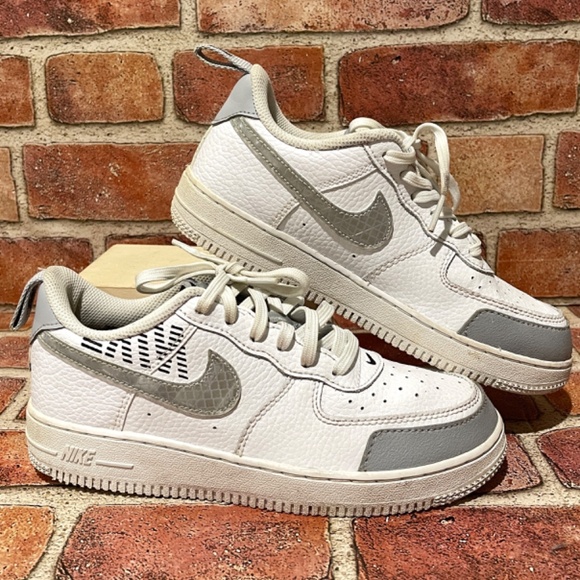 Pre-Owned Nike Air Force 1 LV8 Kids White Sneakers Shoes Size 3Y CK0829-100 - Picture 9 of 9